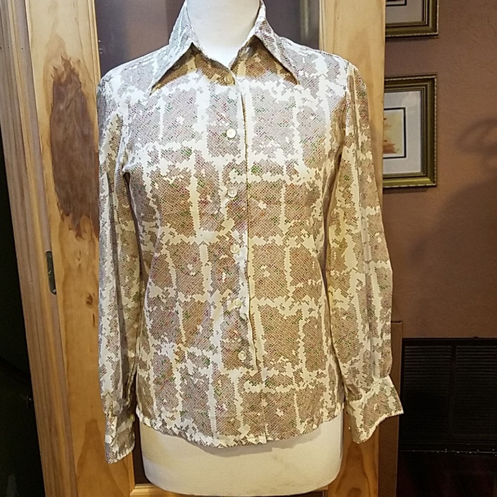 1970s VTG blouse 70s style trend 2020